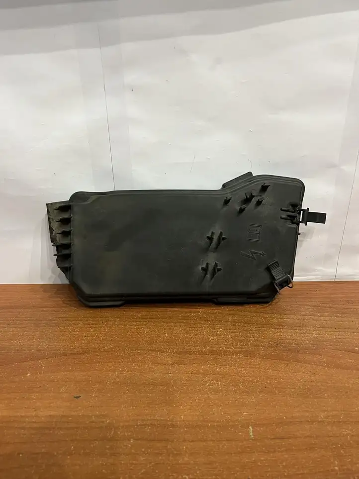 Mercedes-Benz C W204 (2007 - 2014) A2045400082 Крышка ящика предохранителей — фото 1