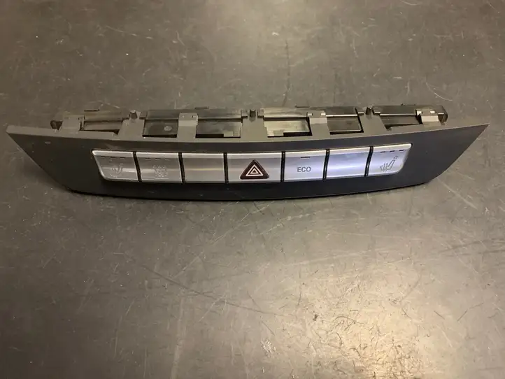 Mercedes-Benz C W204 (2007 - 2014) A2049050502 Другие включатели / ручки/ переключатели — фото 1