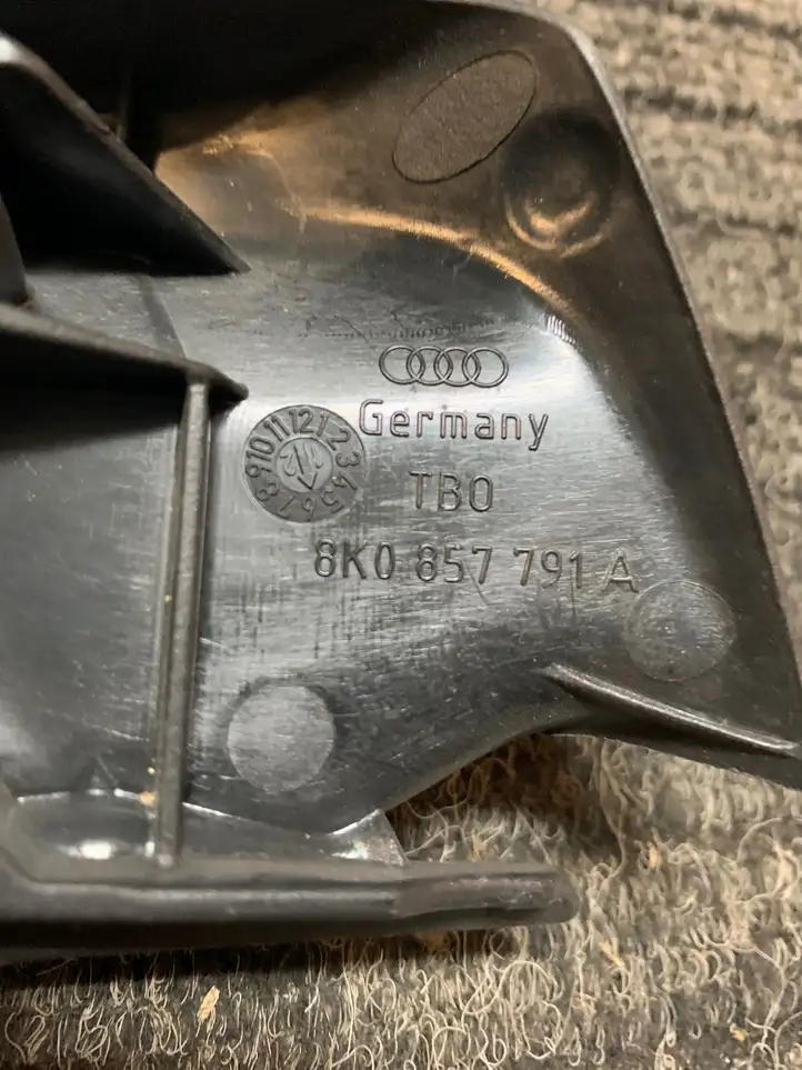 Audi A4 S4 B8 8K (2011 - 2015) 8K0857791A Прочие детали салона — фото 2