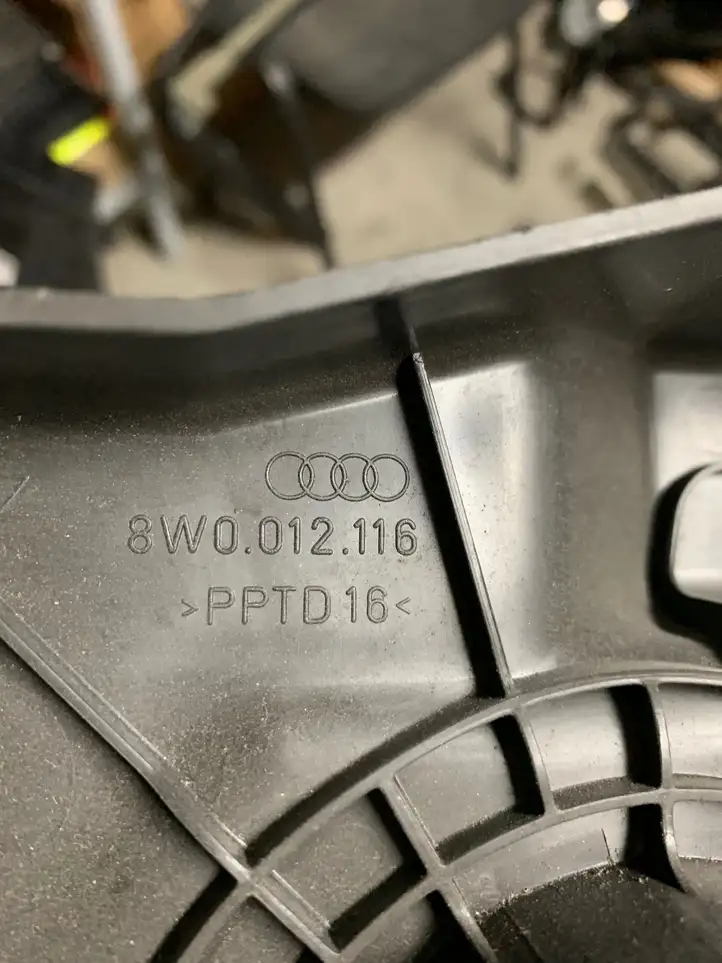 Audi A4 S4 B9 (2015 - 2019) 8W0012116 Обшивка ниши запасного колеса — фото 2