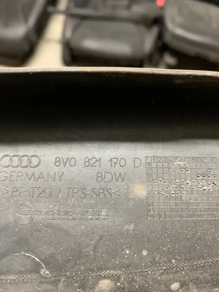Audi A3/S3 8V (2016 - 2020) 8V0821170D Накладка стоек лобового стекла — фото 2