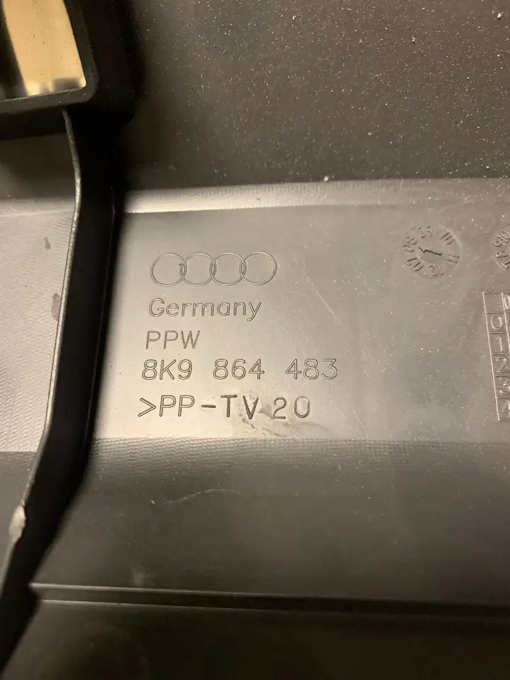Audi A4 S4 B8 8K (2007 - 2011) 8K9864483 Отделка порога багажника — фото 2