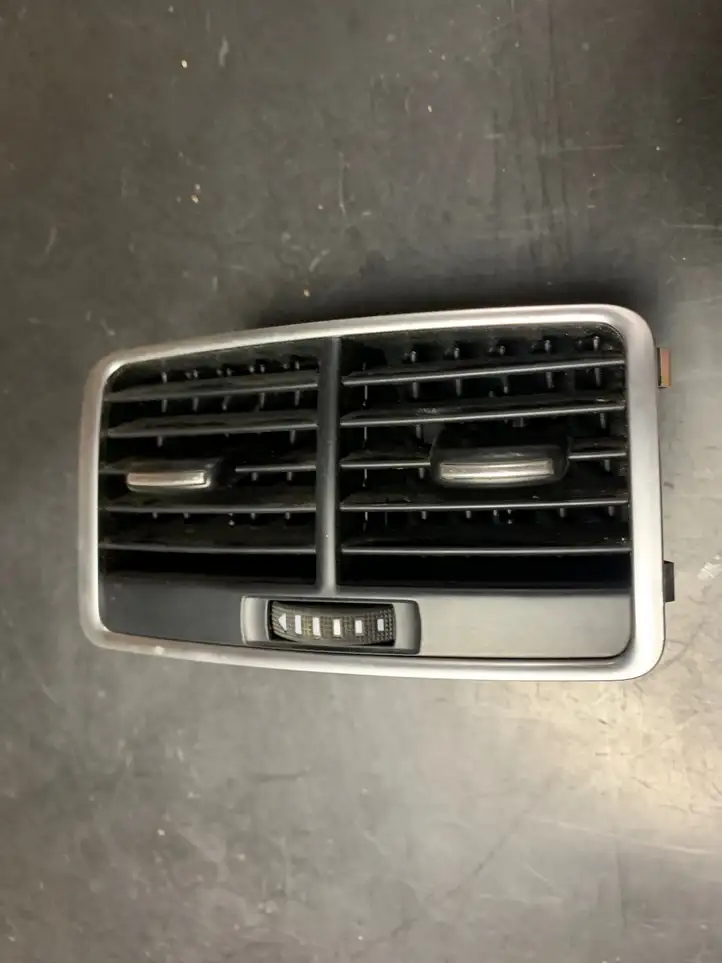 Audi A6 Allroad C6 (2008 - 2011) 4F0819203C Центральный воздушный дефлектор — фото 1