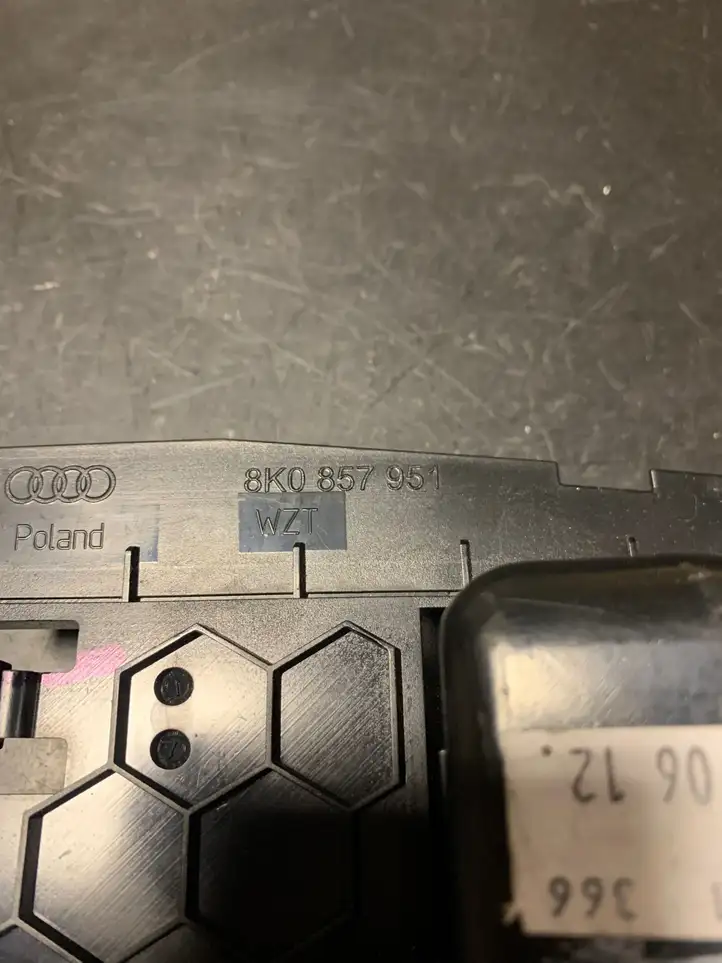 Audi A5 8T 8F (2011 - 2016) 8K0857951 Передняя пепельница — фото 2