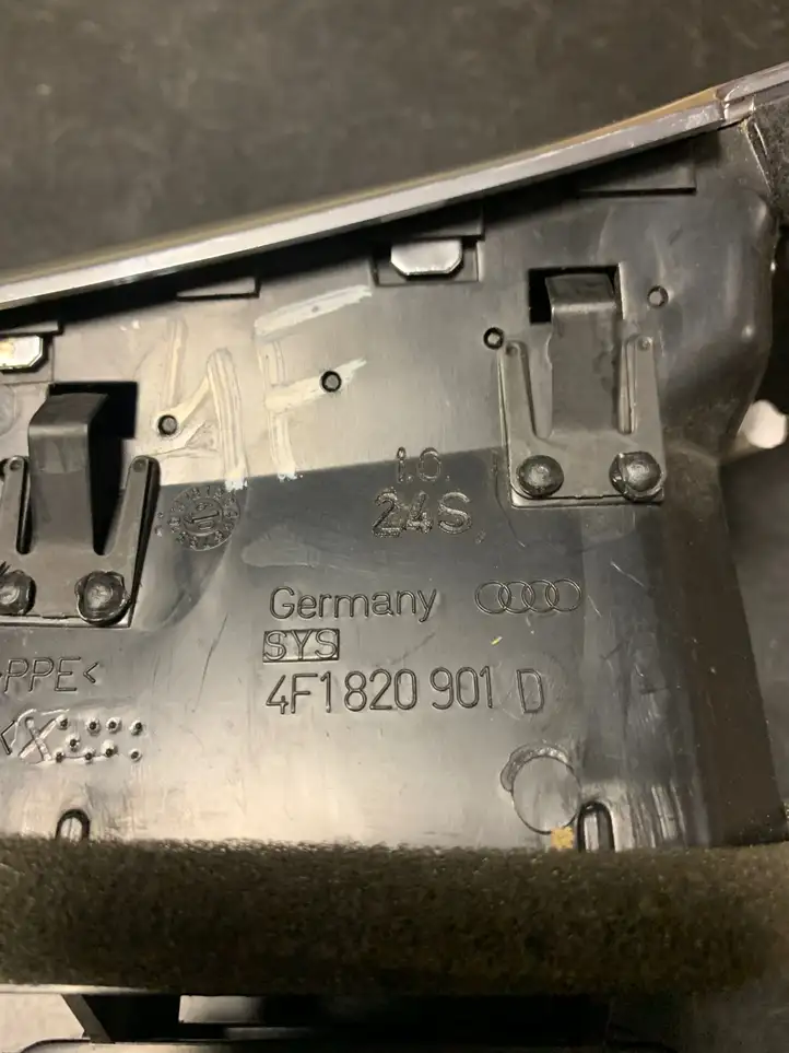 Audi A6 S6 C6 4F (2008 - 2011) 4F1820901D Боковой воздушный дефлектор — фото 2