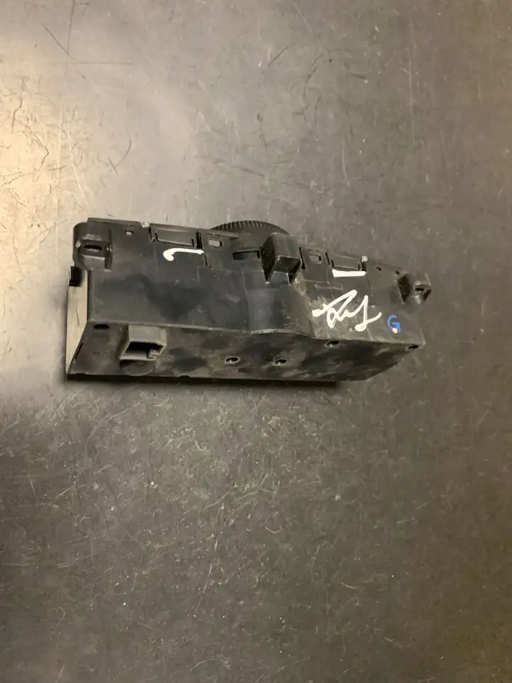 Mercedes-Benz ML W164 (2005 - 2011) A1648700189 Блок управления климат-контролем — фото 4