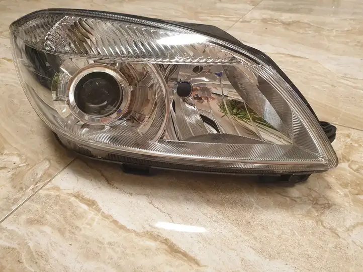 Skoda Roomster (5J) (2010 - 2015) 5J1941018D Передняя фара — фото 1