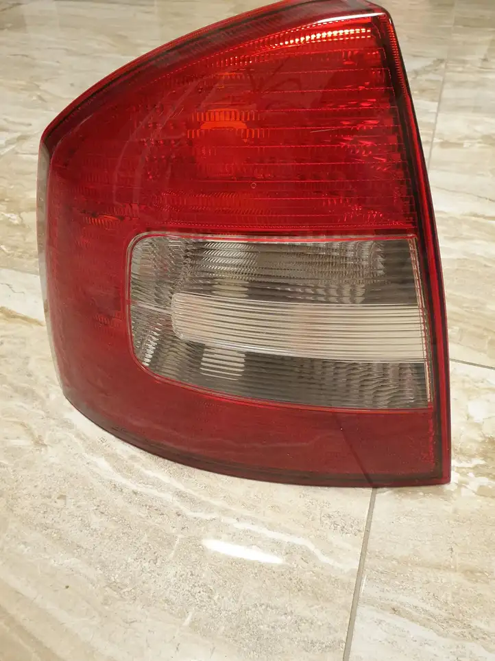Skoda Octavia Mk2 (1Z) (2004 - 2013) 1Z5945095B Задний фонарь в кузове — фото 6