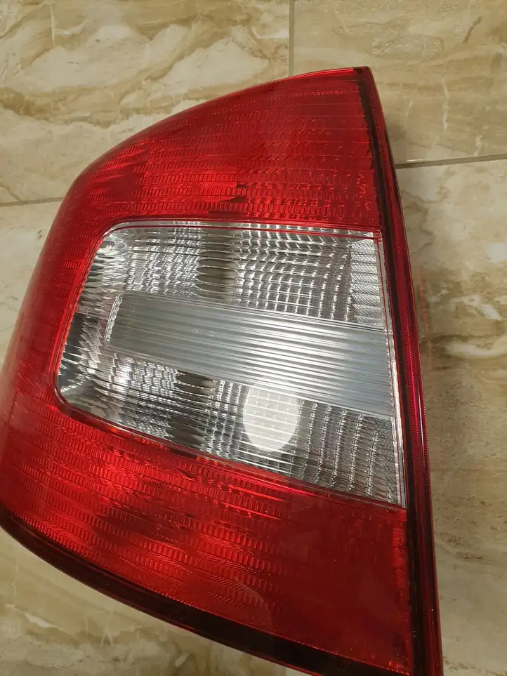 Skoda Octavia Mk2 (1Z) (2004 - 2013) 1Z5945095B Задний фонарь в кузове — фото 7
