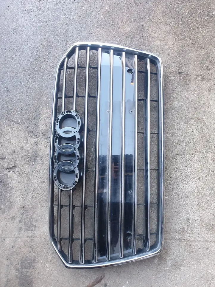 Audi A6 C7 (2011 - 2014) 4G0853651 Верхняя решетка радиатора — фото 1
