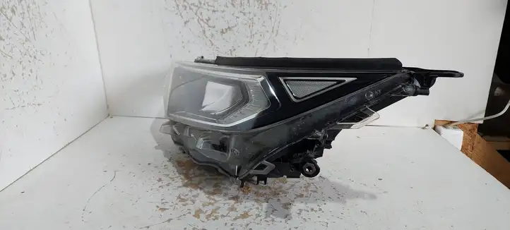 Toyota RAV 4 (XA50) (2018 - ) Передняя фара — фото 4