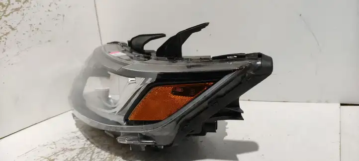Mitsubishi Outlander (2016 - 2018) Передняя фара — фото 2