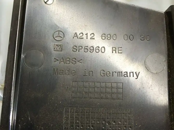 Mercedes-Benz E W212 (2009 - 2016) 2126904025 Нижняя обшивка стойки B — фото 4