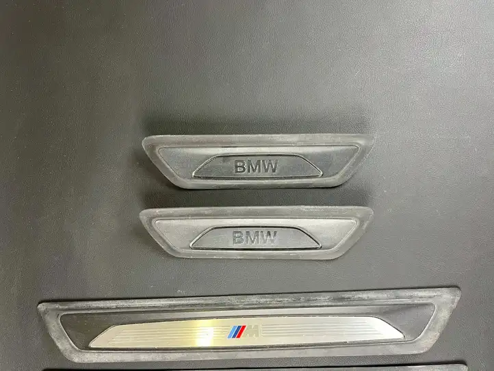 BMW X1 F48 F49 (2015 - 2022) 8051037 Внутренняя обшивка порога (комплект) — фото 2