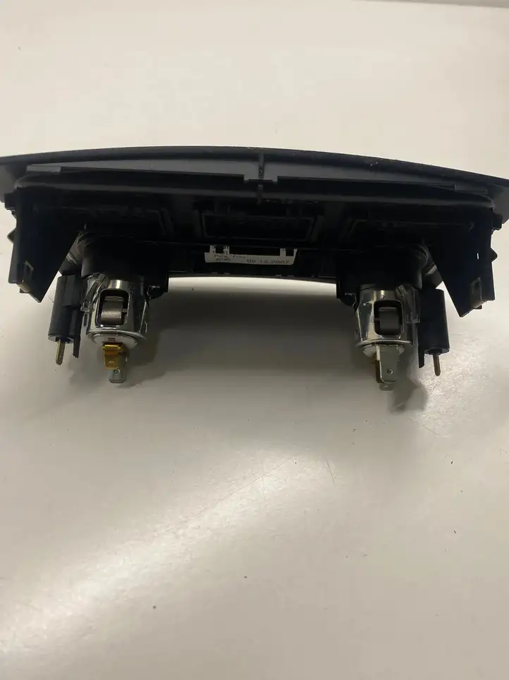 BMW 5 E60 E61 (2004 - 2010) 7034100 Накладка заднего прикуривателя — фото 2