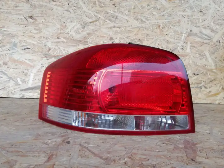 Audi A3/S3 8P (2003 - 2005) 8P0945095 Задний фонарь в кузове — фото 1
