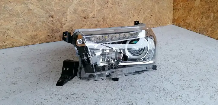 Toyota Hilux (AN120, AN130) (2015 - 2017) Передняя фара — фото 3