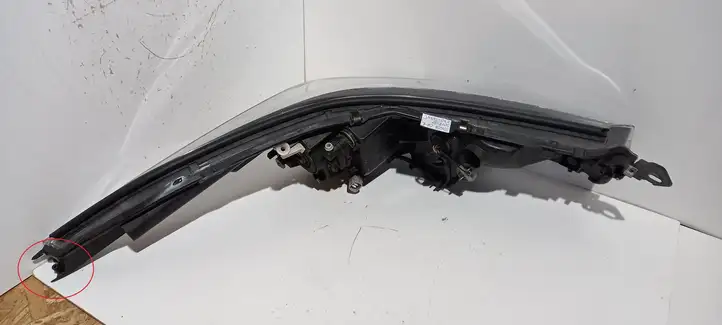 Toyota C-HR I (2016 - 2022) Передняя фара — фото 9