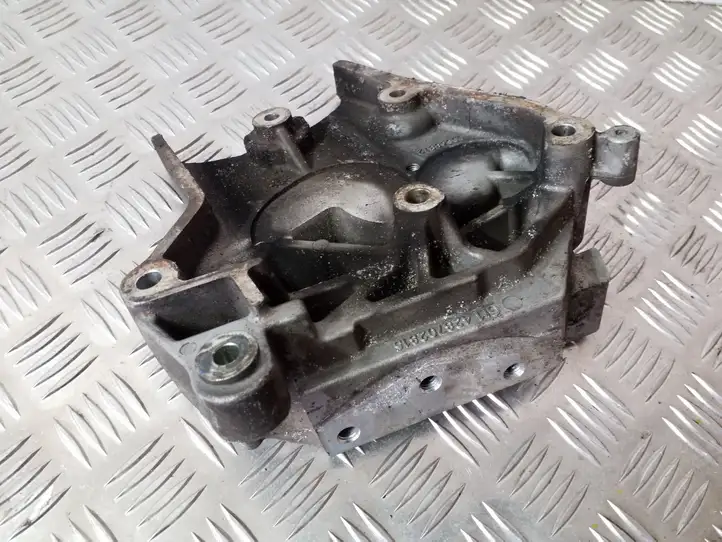 Opel Astra J (2012 - 2015) 428702815 Кронштейн двигателя — фото 3