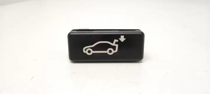 BMW 7 E65 E66 (2001 - 2008) 8375580 Кнопка закрытия багажника — фото 1
