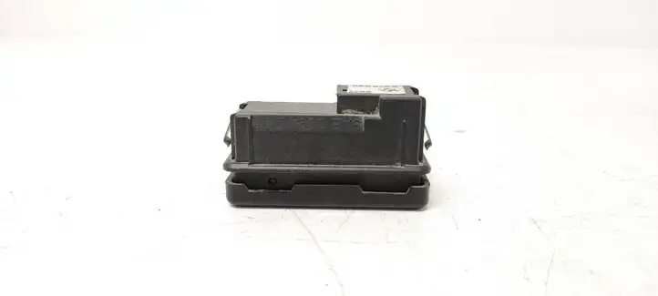 BMW 7 E65 E66 (2001 - 2008) 8375580 Кнопка закрытия багажника — фото 4