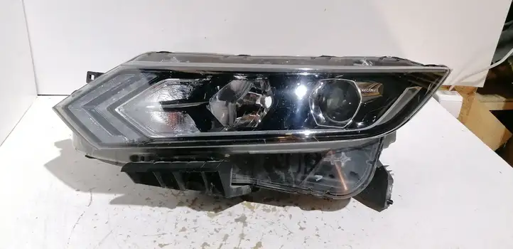Nissan Qashqai (2017 - 2020) 10019009 Передняя фара — фото 1