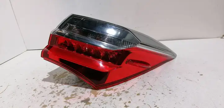 Toyota Corolla E160 E170 (2013 - ) 8155002A80 Задний фонарь в кузове — фото 1