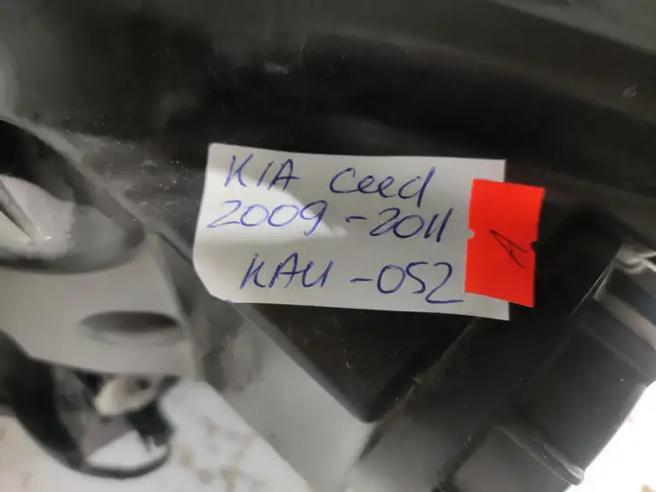 Kia Ceed (2010 - 2012) Передняя фара — фото 6