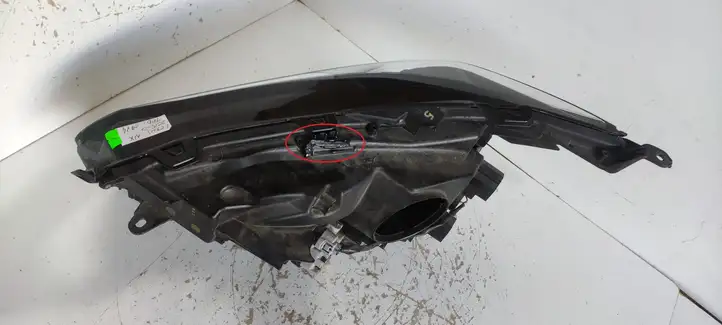 Lexus NX (2014 - 2017) Передняя фара — фото 4