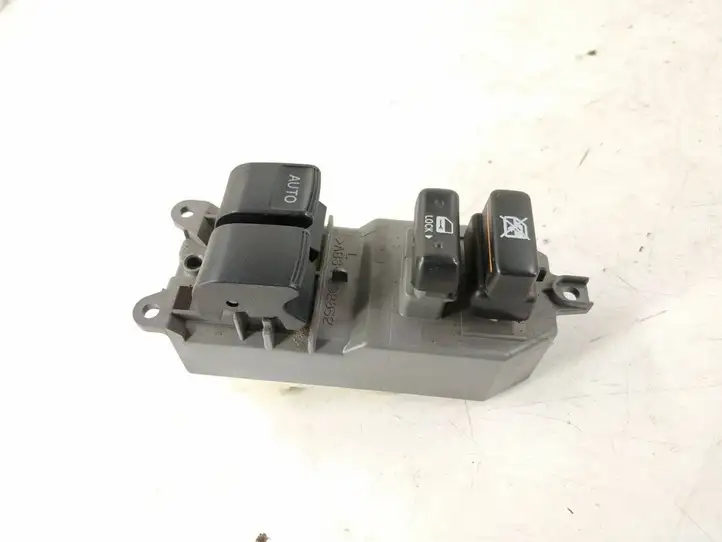 Toyota Yaris (2005 - 2009) 832-4C77 Другие включатели / ручки/ переключатели — фото 3