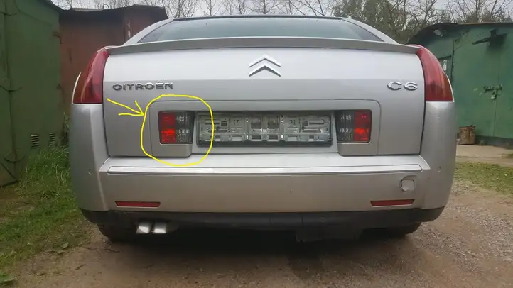 Citroen C6 (2005 - 2012) Задний фонарь в крышке багажника — фото 1
