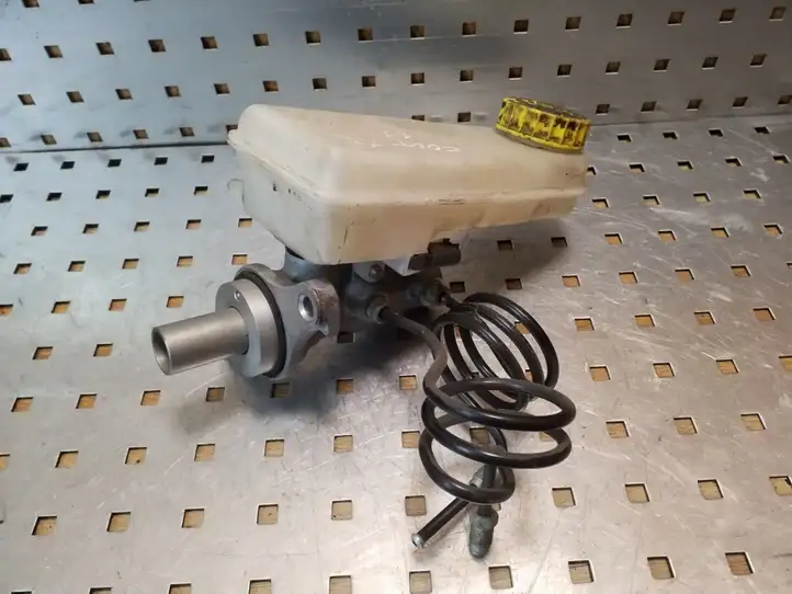 Mitsubishi Colt (2012 - 2016) 32067272 Главный тормозной цилиндр — фото 1