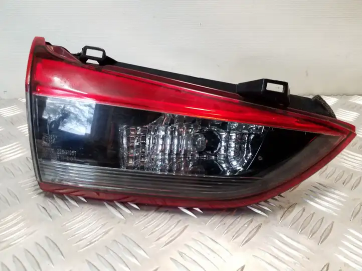 Mazda 6 (2012 - 2015) 23741978 Задний фонарь в крышке багажника — фото 1