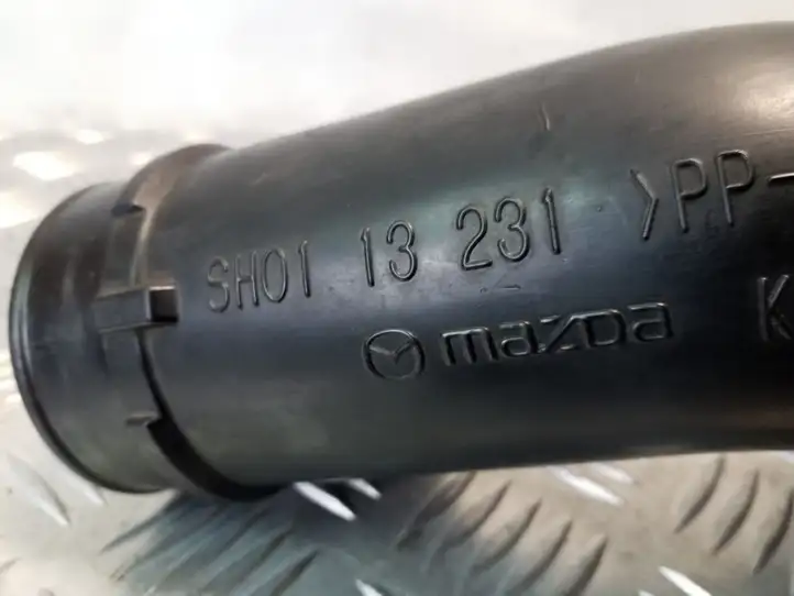 Mazda 6 (2012 - 2015) SH0113231 Трубка подачи воздуха — фото 2