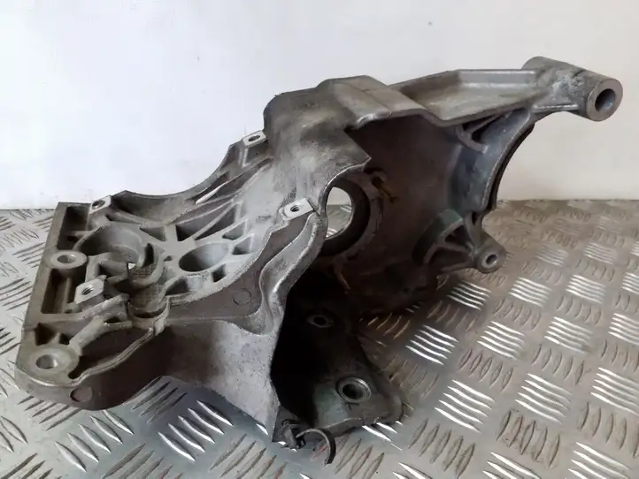 Jeep Cherokee (2001 - 2007) 905129361 Кронштейн топливного насоса — фото 1