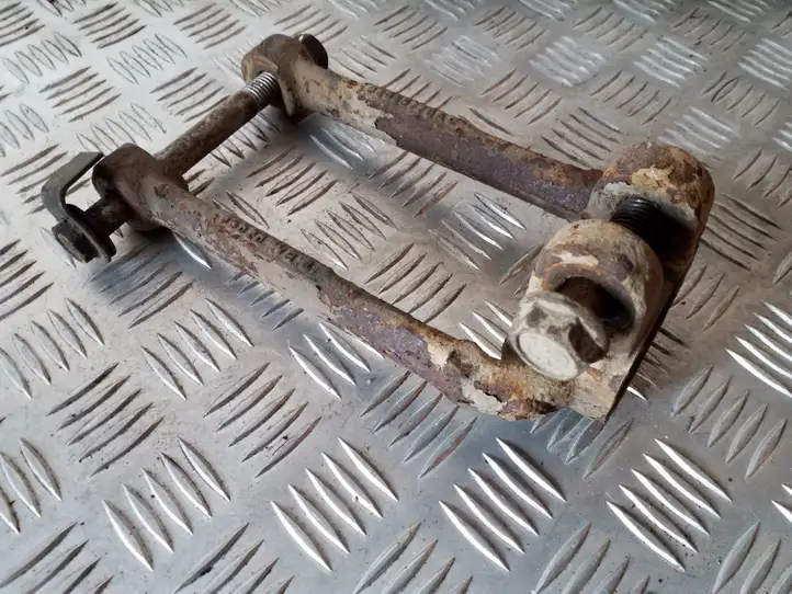 Jeep Cherokee (2001 - 2007) 52088770AC Нижний кронштейн амортизатора — фото 1