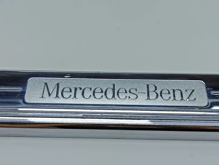Mercedes-Benz CLS C219 (2003 - 2011) A2196800135 Внутренняя отделка переднего порога — фото 2