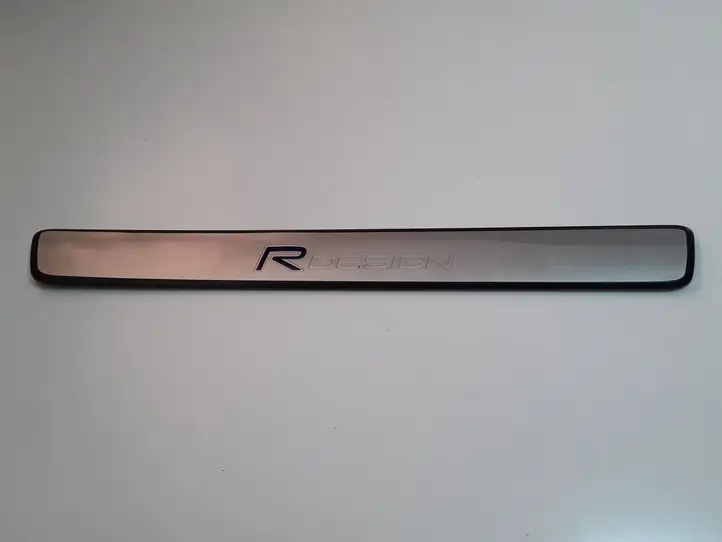 Volvo XC60 (2013 - 2017) 31391249 Внутренняя отделка переднего порога — фото 1