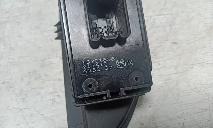Opel Astra J (2012 - 2015) 13301888 Блок кнопок стеклоподъемников — фото 4