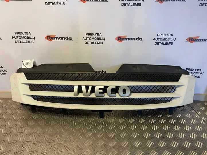 Iveco Daily Daily 35 - 40.10 (2001 - 2016) 3802801 Передняя решетка — фото 1