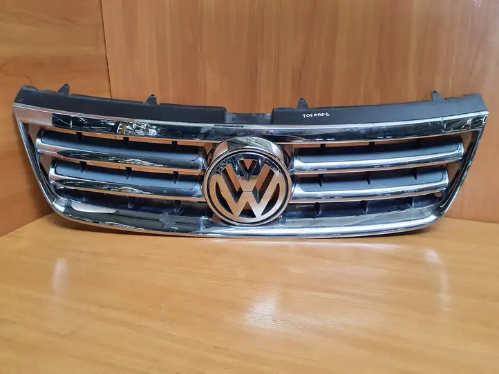Volkswagen Touareg I (2002 - 2010) 7L6853601 Передняя решетка — фото 1