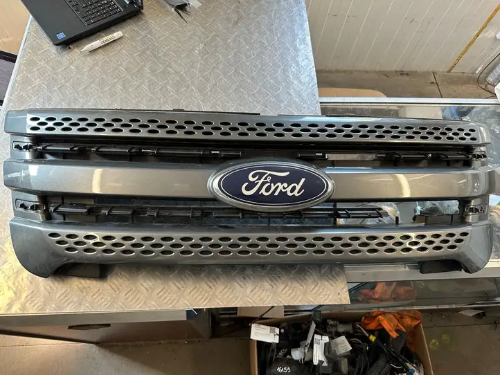 Ford Explorer (2010 - 2015) BB538200AW Передняя решетка — фото 1