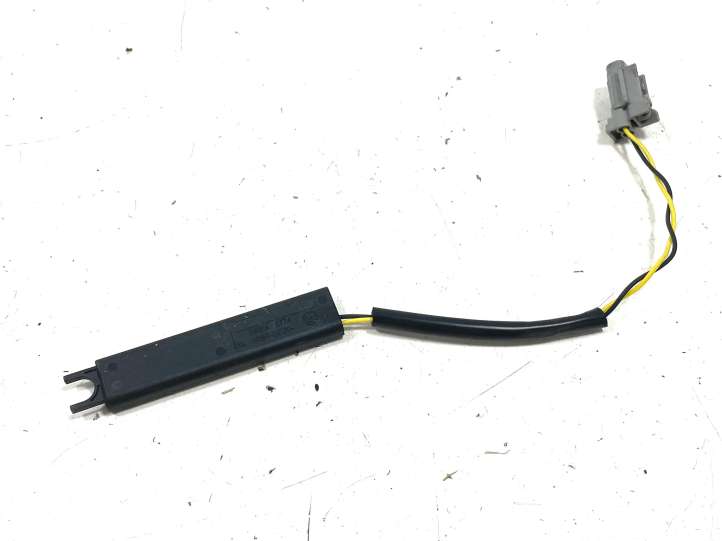 5WK48774 Nissan Qashqai Antenos stiprintuvas