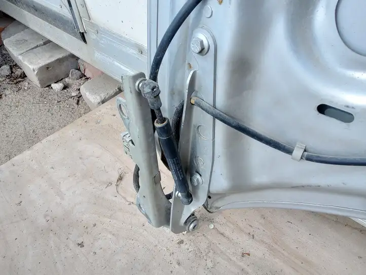 Volvo XC70 (2004 - 2007)   Капот