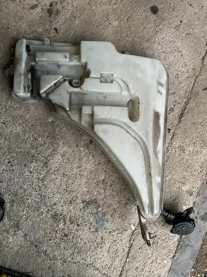 BMW 1 F20 F21 (2011 - 2019) 72416731120 Бачок омывателя стекла — фото 1