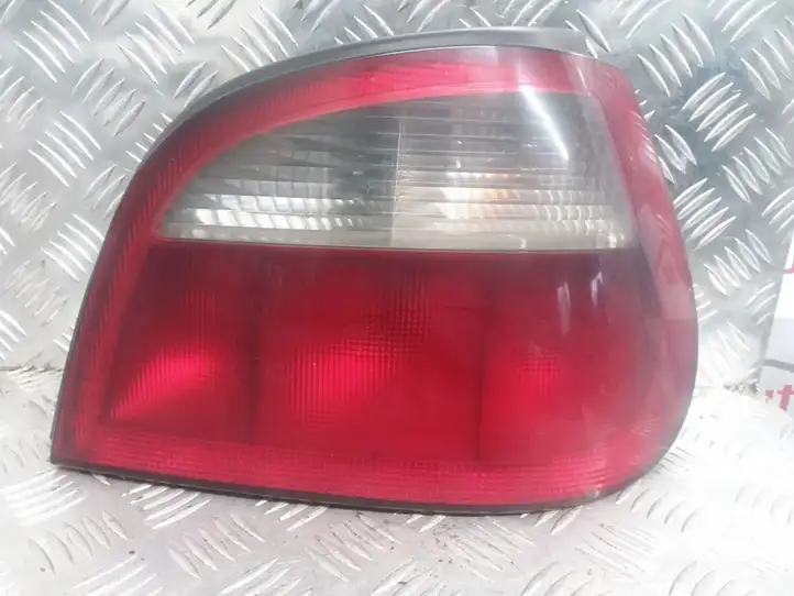 Renault Megane I (1995 - 2002) 7700428321 Задний фонарь в кузове — фото 1
