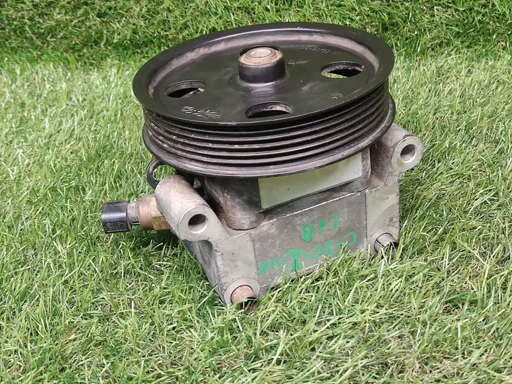 Volvo C30 (2007 - 2010)  4M5Q3A733AB Насос усилителя руля (гур)