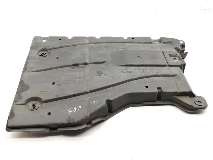 Toyota Auris 150 (2006 - 2012) 5816647020 Защита топливного бака — фото 1