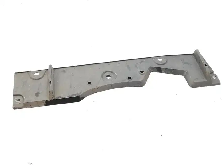 Toyota Yaris (2019 - ) 583980D020 Защита топливного бака — фото 1