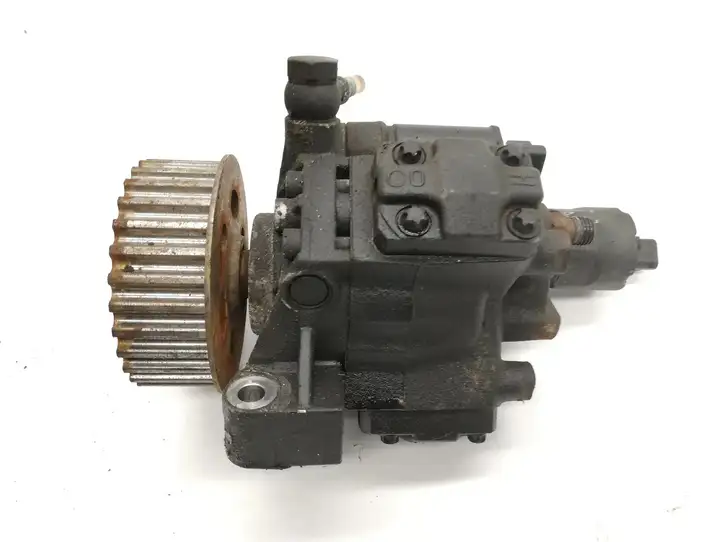 Nissan Qashqai (2010 - 2013) 167008859R Топливный насос — фото 1